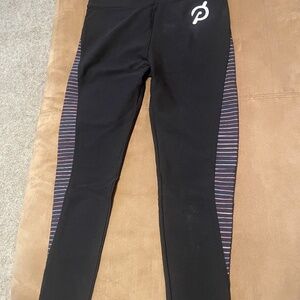 PELOTON WOMEN’S  LEGGINGS SIZE MEDIUM